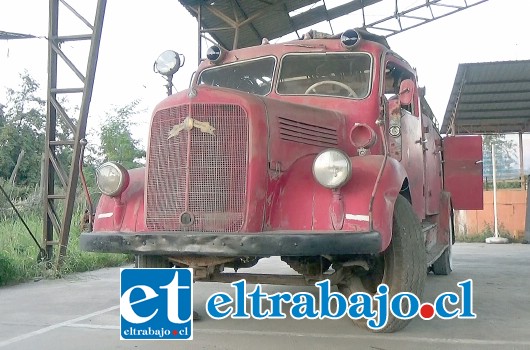 El ‘Meche’, un carro de bomba marca Mercedes Benz de 1953 que llegó a la comuna nuevo y terminó sus años de servicios en el cuartel de la Primera Compañía.