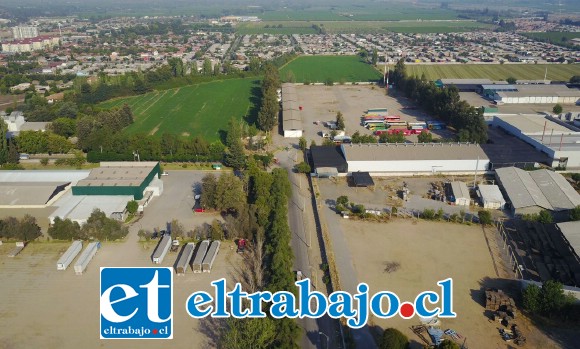 En esta vista aérea se aprecia el terreno que deberá ser expropiado para abrir la calle San Martín.