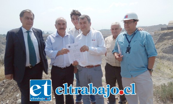 Director Regional de la DGA, junto al alcalde de San Felipe, Patricio Freire y el gobernador provincial Eduardo León, visitaron el lugar en donde la empresa Áridos Tres Esquina, intervino el cauce del Río Aconcagua.