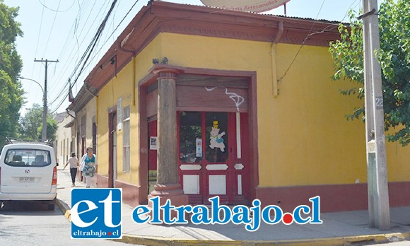 La histórica fachada de la Fuente de Soda Santa Julia.-