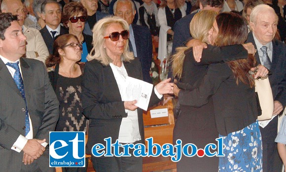 SOLIDARIDAD.- Familiares de Eugenio recibieron toda la fuerza y cariño de los amigos que él cultivó en nuestra ciudad.