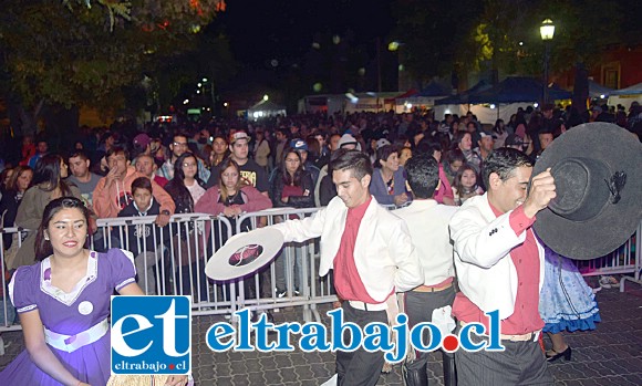 SIEMPRE TEOCALÁN.- Los artistas de Teocalán hicieron de las suyas frente al gran público presente. Gracia y excelencia fue lo ofrecido.