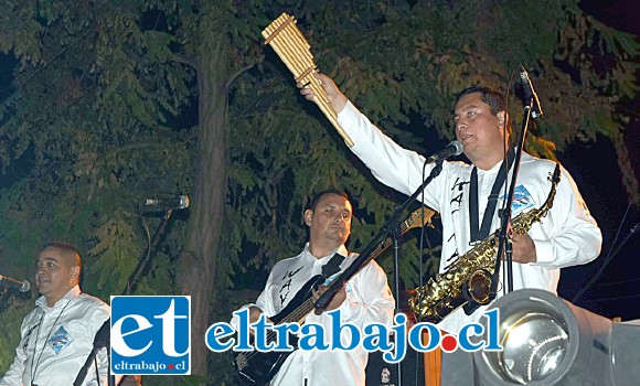 Así lució Los Wuayras durante su aplaudida presentación en esta Fiesta de la Vendimia 2017.