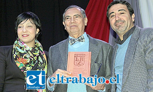 PREMIADO EGRESADO.- El Dr. Zenobio Saldivia este año fue el exalumno designado para presentar su discurso ante la gran asamblea.