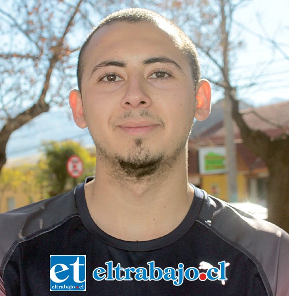 Víctor Olivares, ciclista: «Por fin tenemos estas vías para los ciclistas, ya no tendremos que jugárnosla en la calle, a veces nos echan encima los autos».