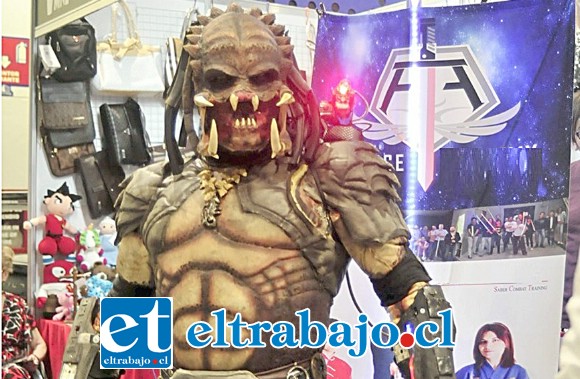 DE PELÍCULA.- Este es uno de los admiradores del personaje ‘Predator’, ojala lo podamos ver en San Felipe este año.