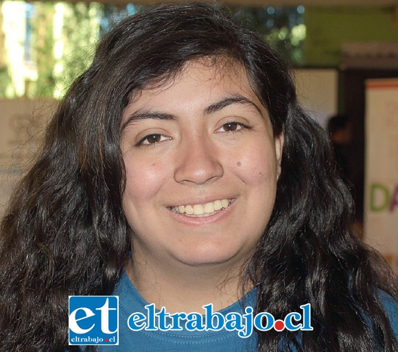 Catalina Robles, 16 años, de Catemu: «Es mi segunda vez participando en un campamento inglés, he logrado comprender mejor el idioma cuando me hablan».