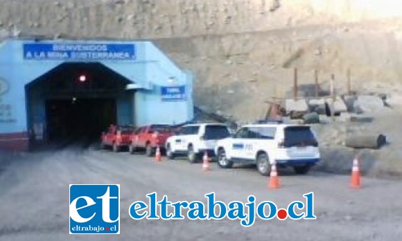 Pese a tratarse de una muerte por causas naturales, la empresa Siemens suspendió su faena y División Andina aisló el lugar para facilitar la investigación correspondiente. (Archivo).