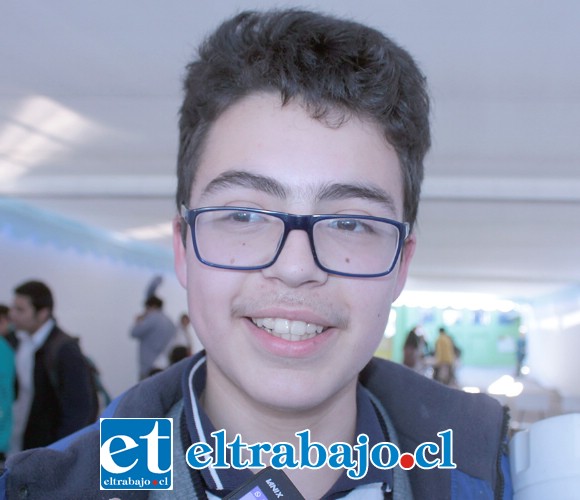NUESTRO CAMPEÓN.- Alexander Pérez, alumno de 6º de la escuela anfitriona, y nuevo Campeón de la Copa Diario El Trabajo.