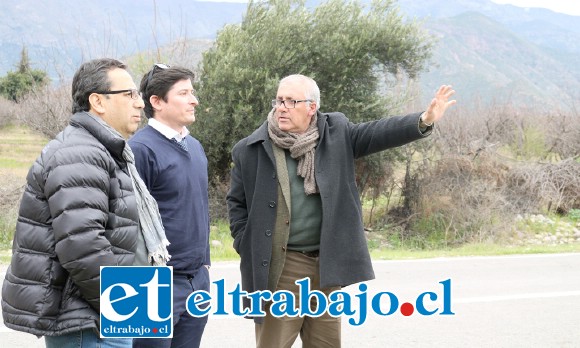 El alcalde Guillermo Reyes y el Seremi de Bienes Nacionales, Rodrigo Vergara, llegaron hasta el sector del Callejón Lo Aranda en Quebrada de Herrera.