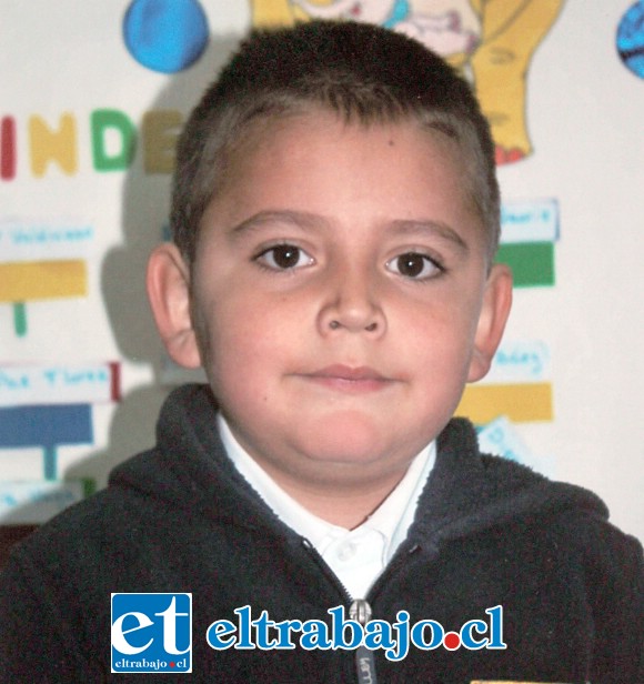 Él es nuestro campeón, Emannuel Maldonado, alumno de 2º B de la Escuela Bernardo O’Higgins.