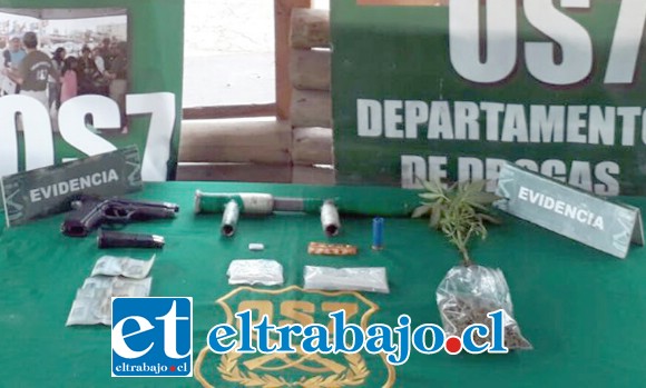 Personal de OS7 de Carabineros incautó las drogas y armas de fuego desde un domicilio de Villa Puertas del Sol, en la comuna de Llay Llay.
