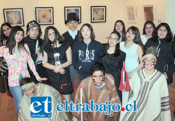ACTORES LOCALES.- Ellos son los actores infantiles y juveniles del Taller de Teatro de la Escuela José Bernardo Suárez, de El Asiento.