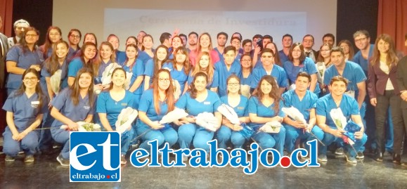 En el caso de Kinesiología, la ceremonia tuvo un carácter retroactivo, participando los alumnos que en años anteriores no pudieron ser investidos.