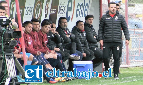 El técnico Hernán Madrid no logra dar con la fórmula para que el equipo gane. El viernes debió abandonar entre rechiflas el campo de juego.