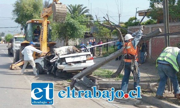 Este era el escenario este lunes en Encón, luego que un automóvil se estrellara contra este puente. (Archivo)