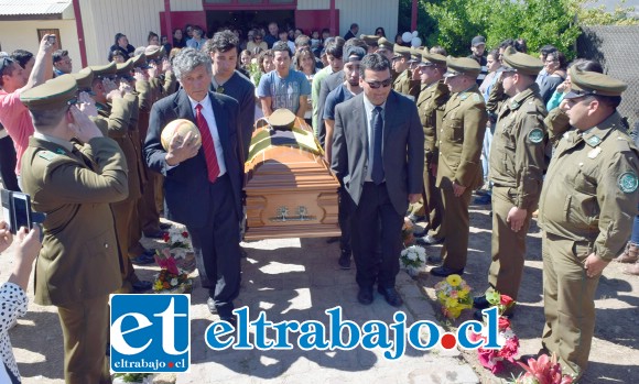 ADIÓS NICOLÁS.- Toda la comunidad de Bellavista se movilizó ayer jueves para dar el último adiós a uno de sus vecinos más queridos. (Foto Héctor Vargas / elrancaguino.cl)