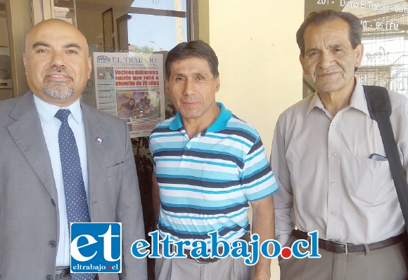 El presidente de la Coordinadora Tres Ríos, Héctor Fuentealba; junto Walter Arancibia, Relacionador público de la misma, y Arnaldo Puebla, miembro de la entidad putaendina.