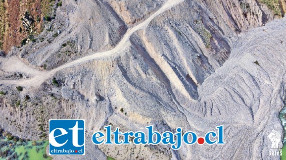Construcción de caminos y movimientos de material, provocaron aludes que terminaron con un extenso y profundo embancamiento del río. Construcción de caminos y movimientos de material, provocaron aludes que terminaron con un extenso y profundo embancamiento del río.