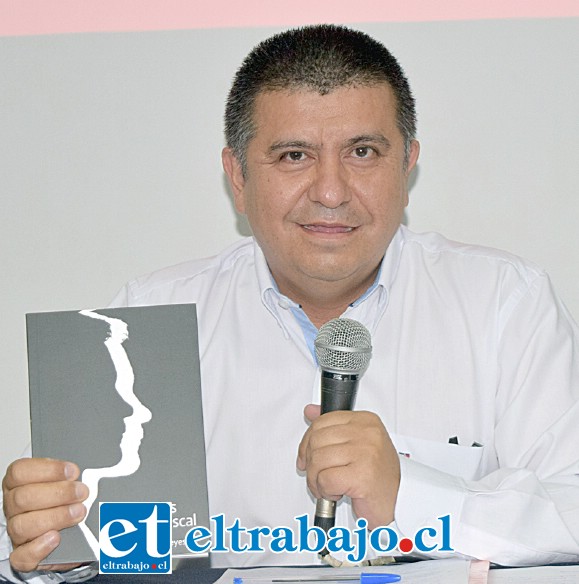 José Villagrán presentó su obra, Las Memorias de un exfiscal.