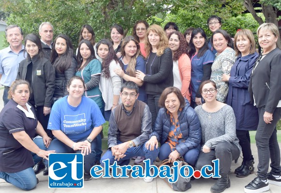 PROFES CON NOTA 7.- Aquí tenemos a gran parte de la planta de profesores del Liceo San Felipe, ellos diariamente trabajan con la certeza de generar un mejor ambiente para sus 239 estudiantes.