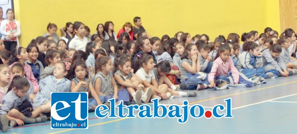 Entre el público, las alumnas más pequeñas que de seguro ya sueñan con estar algún día ejecutando algunas de las coreografías de Cheerdance.
