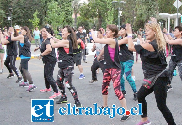 Clases de pilates, GAP, zumba, fueron parte de la jornada sabatina que convocó a numerosas personas interesadas en practicar deporte.