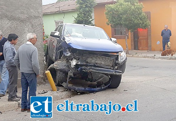 El conductor de la camioneta marca Ford circulaba por calle Navarro.