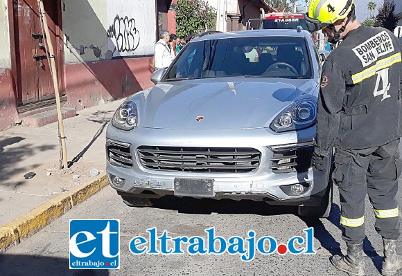 El vehículo marca Porshe involucrado en el accidente de tránsito, ocurrido la mañana de este viernes.