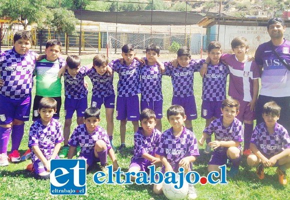 PURA ENERGÍA.- Ellos son la Tercera Infantil, y conquistaron el segundo lugar del torneo en su categoría.