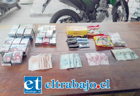 Carabineros de la Subcomisaría de Llay Llay incautó el vehículo que mantenía encargo por Robo, además del dinero en efectivo, cigarrillos y golosinas.