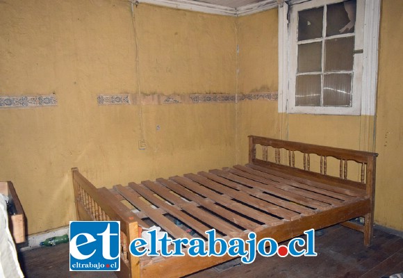 HABITACIÓN BÁSICA.- Esta cama de dos plazas confirma también que el tema del hacinamiento no era tal, como lo comentan algunos sin conocer las habitaciones.
