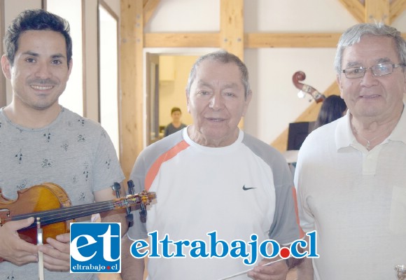 ELLOS A CARGO.- Ellos son los profesionales a cargo, el profesor Juan Palza, el director David Villalobos y el profesor Nelso Muñoz.