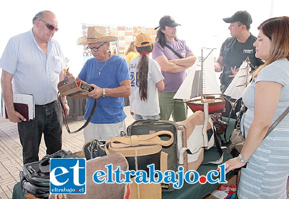 Cada uno de los trabajos ofrecidos fue hecho por privados de libertad que trabajan en los talleres que funcionan al interior del establecimiento penitenciario.