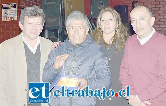 El año pasado el ganador del premio Miguel Ricardo Juri, fue el club Independiente de Lo Calvo de San Esteban. En esa oportunidad nuestro actual director, Marco Antonio Juri Ceballos hizo entrega del galardón.