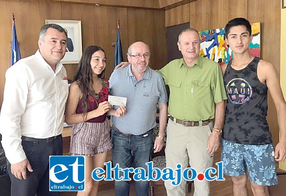 VAN POR TODO.- La participación de estos jóvenes está siendo auspiciada por la Gobernación Provincial de San Felipe, Carnicerías KAR y Ferreterías Oriente.
