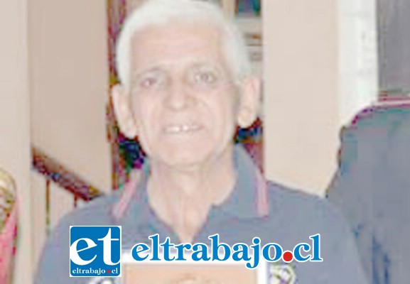 Arturo Pérez Quinteros recibiendo su galardón por su destacado trabajo.