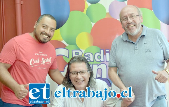TAMBIÉN LA CARNAVAL.- El locutor Pedro Vergara, el productor radial Henry Aravena y don Juan González, arrancaron ayer con esta cruzada por la dignidad humana.