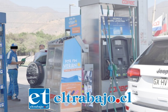 ERROR FATAL.- El error de un bombero al cargar bencina a un vehículo petrolero, tiene ahora enfrentados a la dueña del móvil con la empresa Copec, cuyo concesionario no obstante accedió responsablemente a reparar los daños.