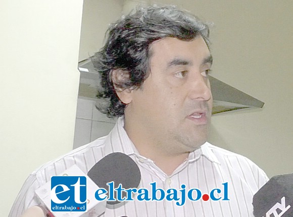 El Secplac Claudio Paredes, recordó que las calles alrededor de la plaza mantienen su sentido, en tanto las que están una cuadra hacia afuera (Santo Domingo, Traslaviña, Freire y Portus) cambiará el tránsito.