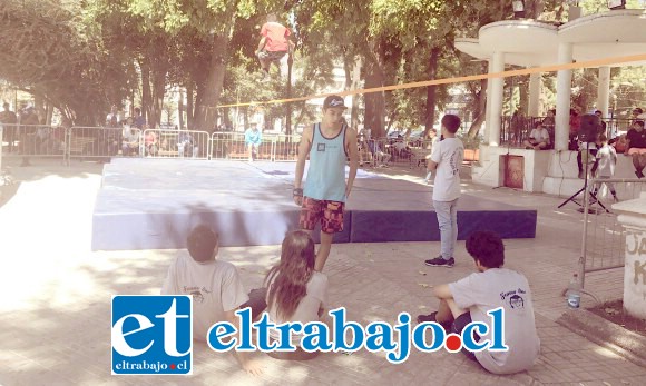 El municipio de San Felipe conformó un taller de slackline de manera totalmente gratuita, mismo que ha permitido desarrollar este deporte en las distintas categorías y sumar cada vez más jóvenes deportistas de la comuna.