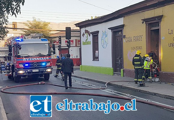 La emergencia ocurrió a primera horas de ayer lunes, provocando un gran taco vehicular por la hora en que ocurrió.