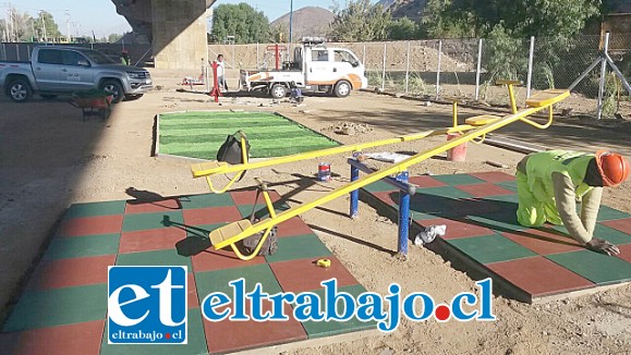 Los empleados de Autopistas Los Andes emplearon muchas horas y recursos para instalar este complejo recreativo con sus juegos y cierre perimetral.