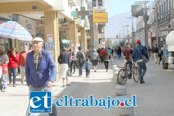 A SUS ANCHAS.- Pese a que de manera oficial este boulevard aún no ha sido inaugurado, ya los sanfelipeños lo están usando a sus anchas, porque para el tránsito vehicular no está permitido.