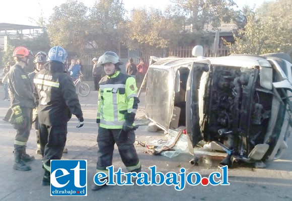 MUJERES HERIDAS.- Rescatistas de San Felipe atendieron la emergencia, la que dejó a dos mujeres heridas en el San Camilo.