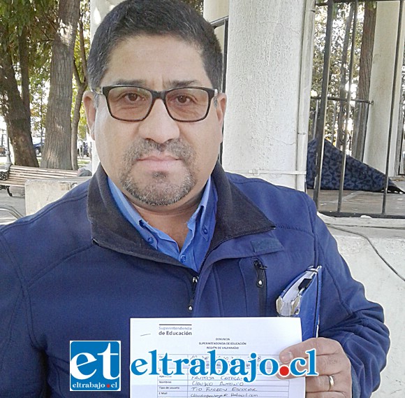 Claudio Pantoja Catalán nos muestra la denuncia interpuesta en la Dirección Provincial de Educación.