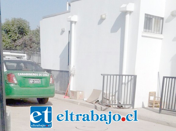 Personal de Carabineros también se hizo presente en el lugar para adoptar el procedimiento de rigor.