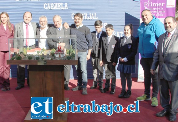 La entrega contó con la participación de todos los estudiantes y la presencia del Coordinador del Departamento de Cultura, Ricardo Ruiz, el concejal Igor Carrasco y el propio realizador del diorama, el artista Marcelo Segovia.