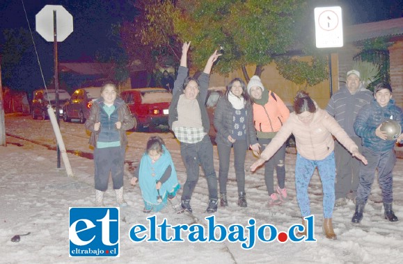NIEVE AMIGA.- En 2017 la nieve sí nos visitó, especialmente en el sector Almendral y Santa María. (Archivo)