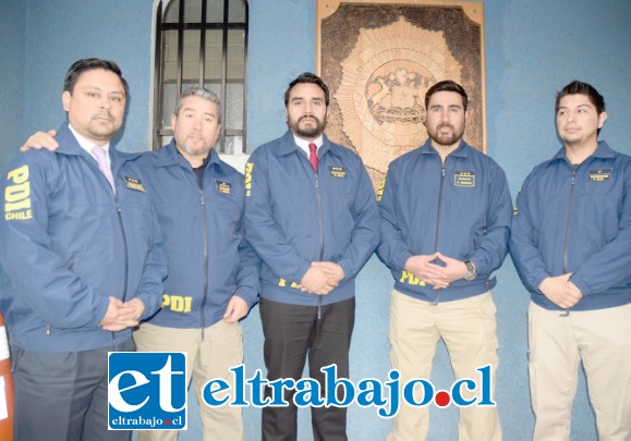RÁPIDO ACCIONAR.- Ellos son los detectives de la Bicrim San Felipe, encargados de dar con el paradero de la joven que se había fugado.